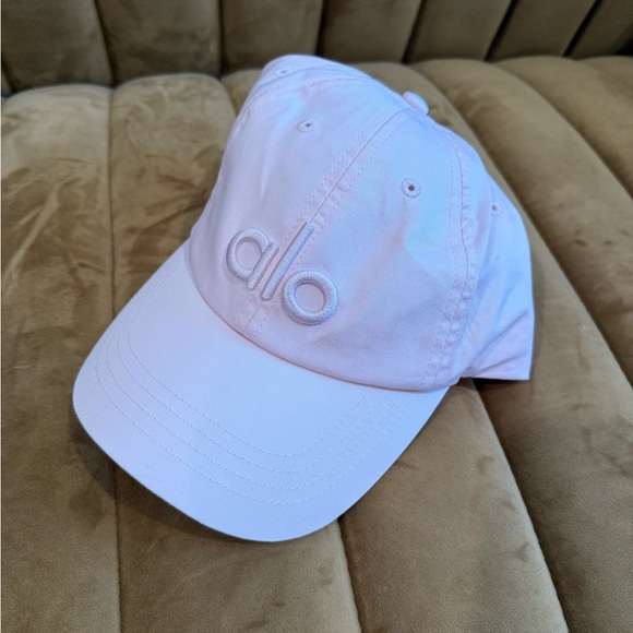 ALO Yoga Off Duty Pink Baseball Cap - Picture 4 of 4